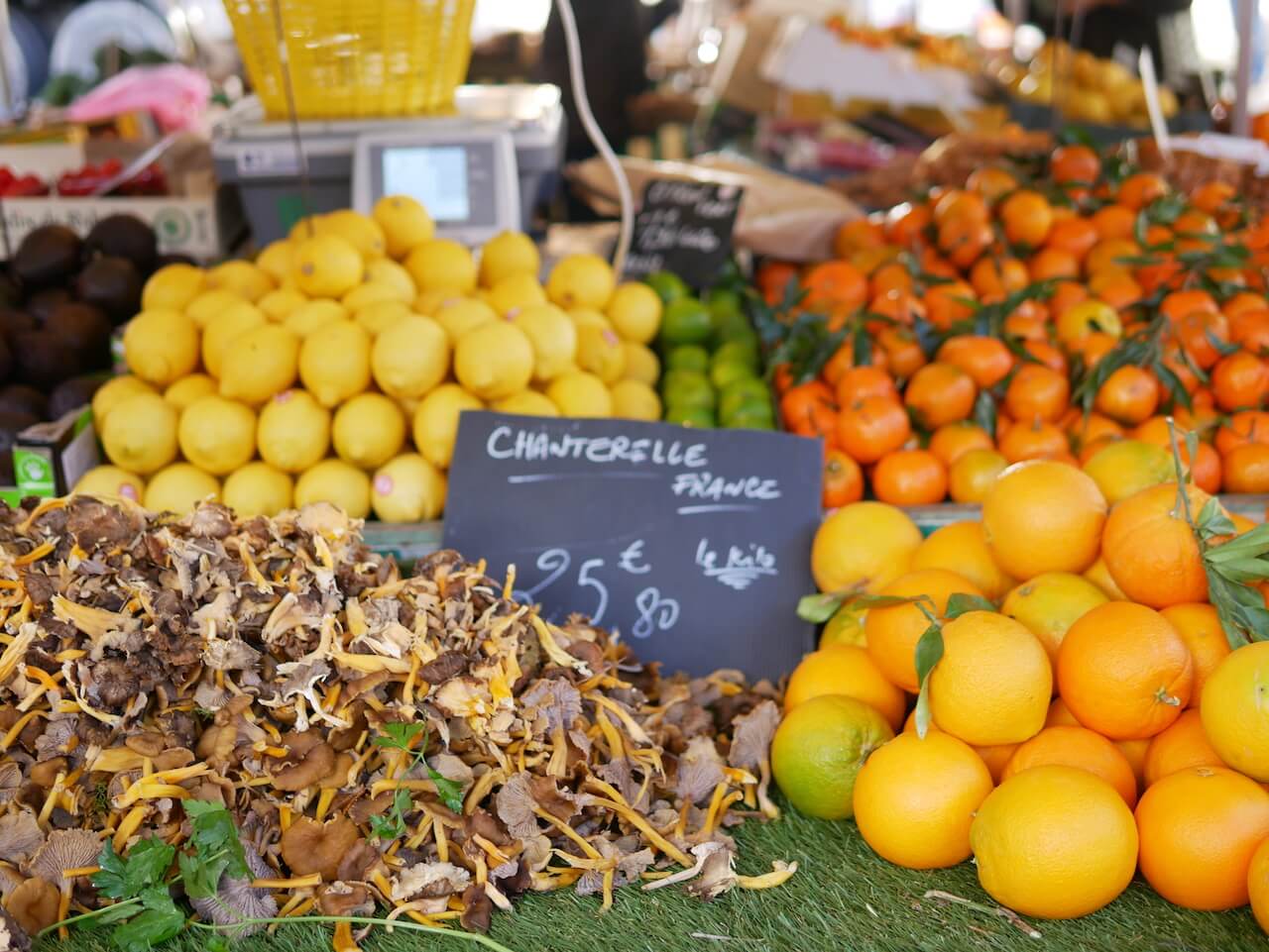 Budget-Friendly Places to Eat in Bordeaux